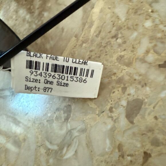 Quay Australia High Key Black
polarized Aviator Sunglasses NWT - Picture 10 of 10